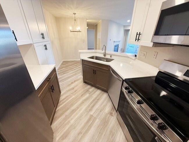 Building Photo - Fully Remodeled 2 Bed/2 Bath Condo at City Scene! Unit 82