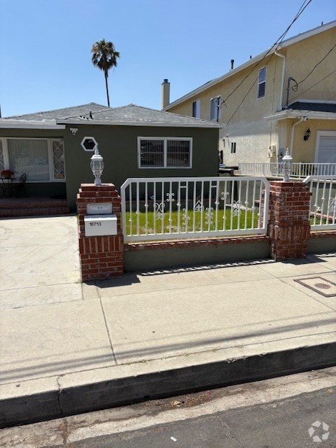 Building Photo - 10715 Helendale Ave Rental