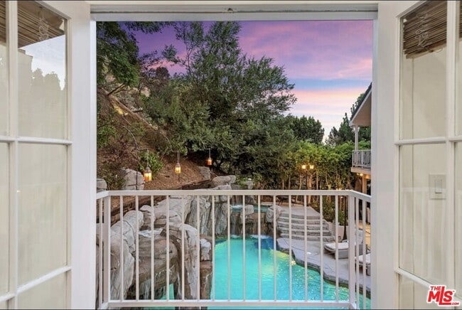 Building Photo - 1174 Coldwater Canyon Dr Rental