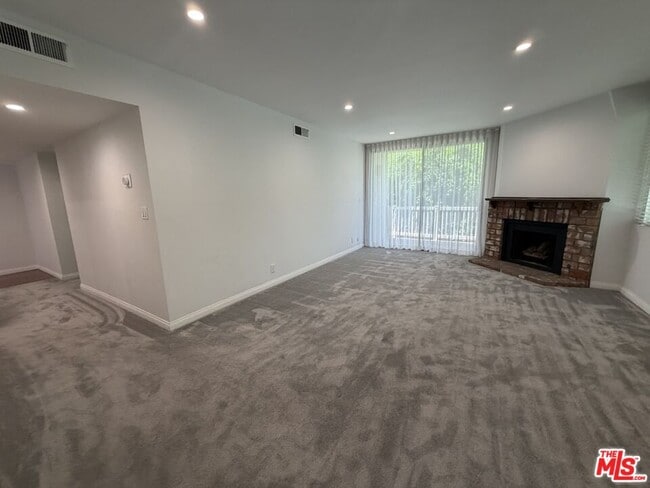 Photo - 14315 Riverside Dr Unit 210