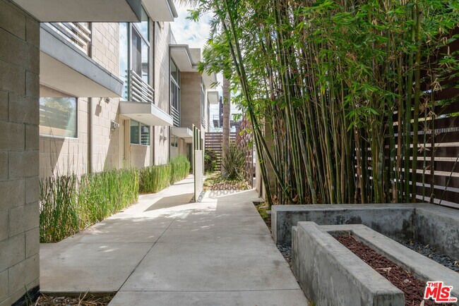 Photo - 717 Highland Ave