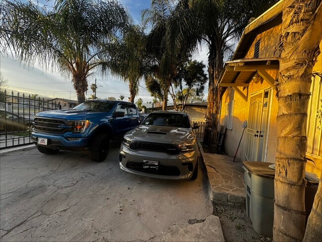 Building Photo - 831 N H St