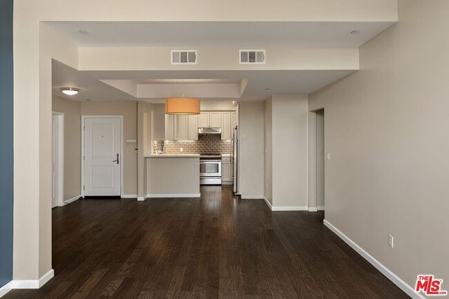 Photo - 1625 Granville Ave Unit 301