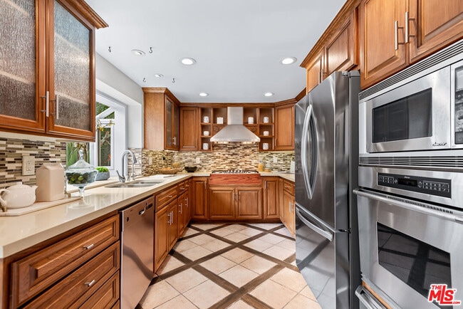 Photo - 7538 W 81st St