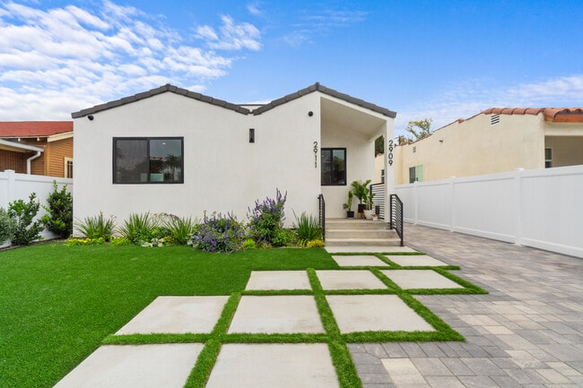 Photo - 2911 S Rimpau Blvd