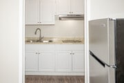 1BR, 1BA - 606SF - Kitchen - 12603-12609 Eucalyptus Ave
