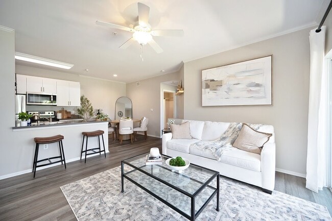 Photo - Eagle Glen Apartments