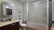 Photo - 645 W 9th St