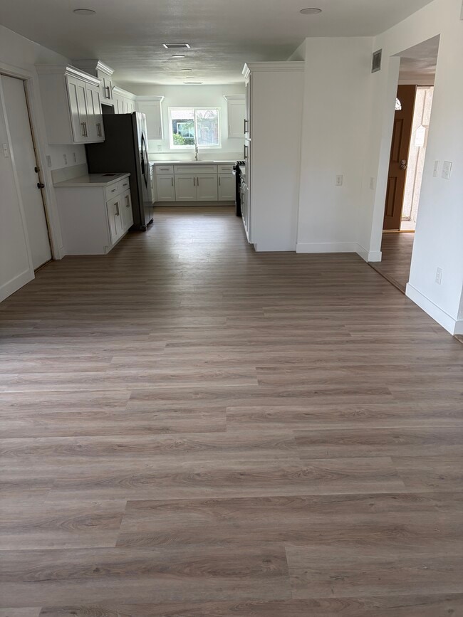 Photo - 1315 Ameluxen Ave