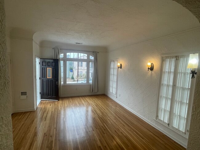 Photo - 642 1/2 Maltman Ave