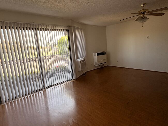 Photo - 6827 Whitsett Ave