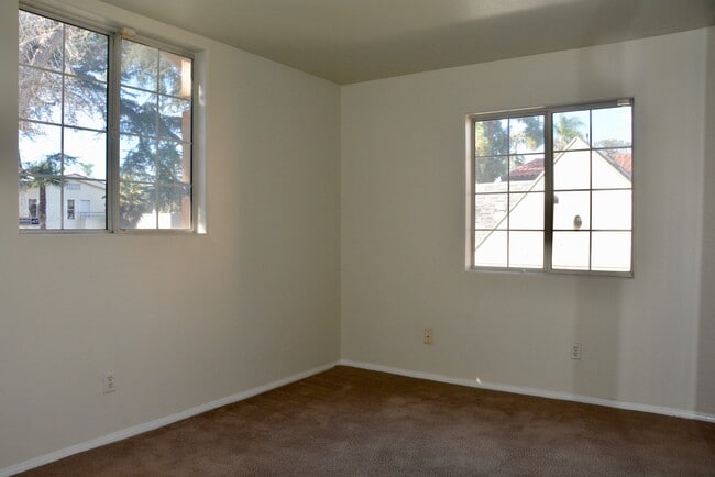 Photo - 548 N Windsor Blvd Unit 548