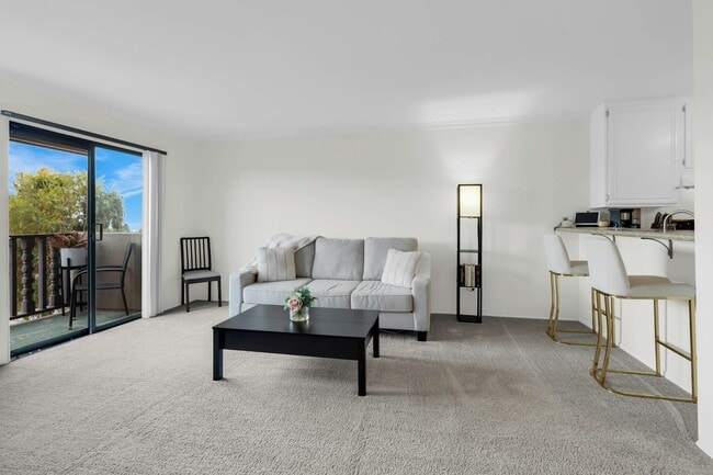 Photo - 6924 Hyde Park Dr Unit 209