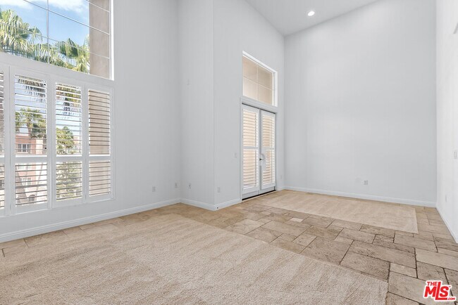 Photo - 5831 Seawalk Dr Unit 240