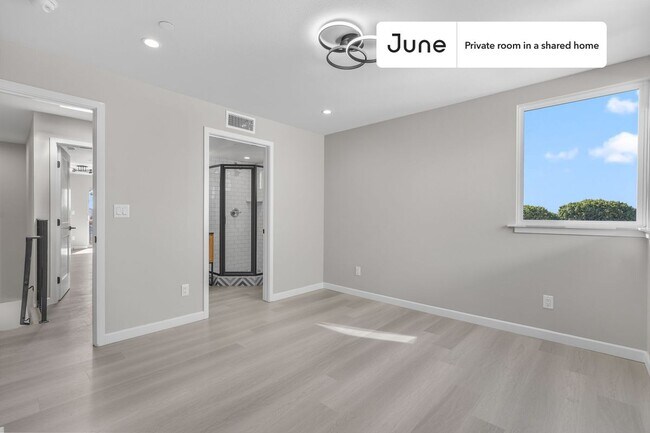 Photo - Room in Shared 5 bed/5 bath home Unit E