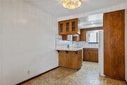 Photo - 983 W 10th St