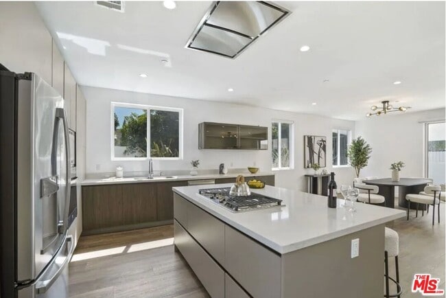 Photo - 6146 Whitsett Ave