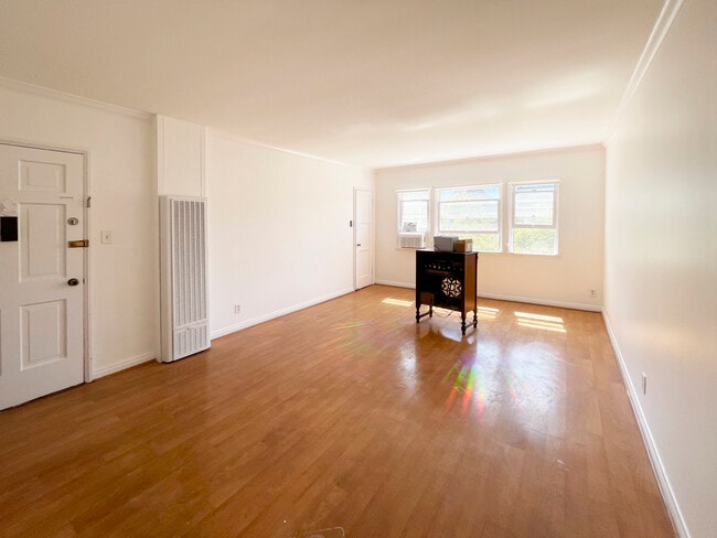 Building Photo - 4633 Clarissa Ave Unit 3 Rental
