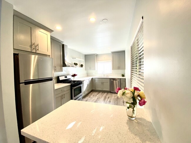 Kitchen - 1707 Barry Ave Apartments Unit 1707 12