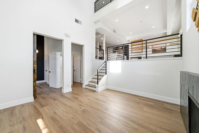 Photo - Designer-Upgraded Condo with Loft in Prime Location!