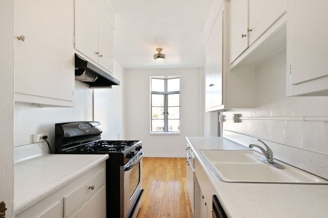 Photo - 1314 Hayworth Ave