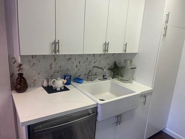 Photo - "Charming 1-Bedroom Oasis in Prime Santa Monica Location – Cozy 576 Sq Ft Gem!"