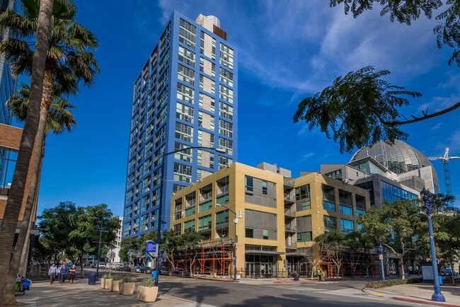 Modern East Village 1-Bedroom at Icon! Sma... - Modern East Village 1-Bedroom at Icon! Sma... Condo Unit 529