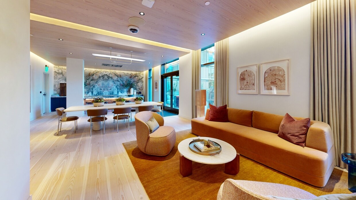 3D Tour - 700 Broadway