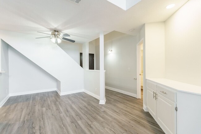 Photo - 1527 Veteran Ave