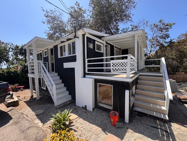 Building Photo - 3927 Las Flores Canyon Rd Unit 1