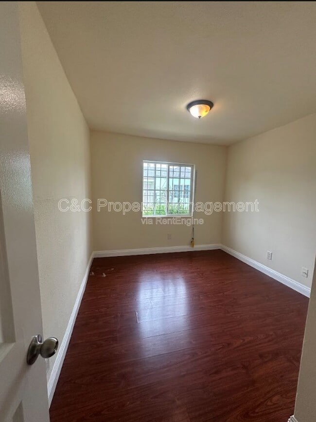 Photo - 1143 W 91st St