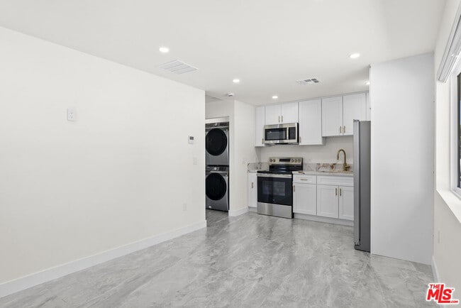 Photo - 16042 Knapp St