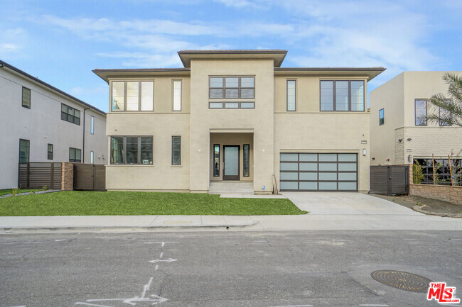 Building Photo - 11848 Hillsborough Ln Rental