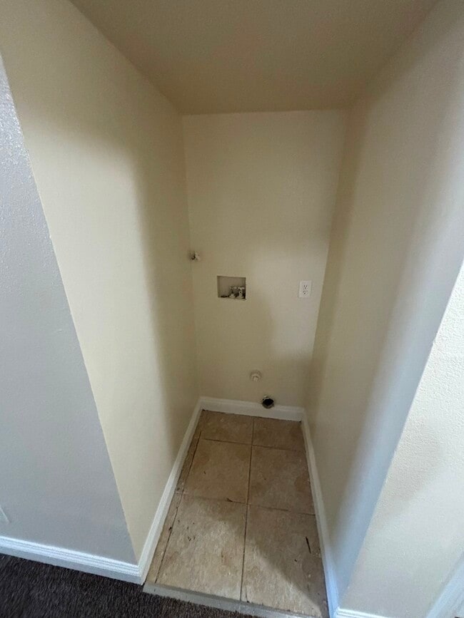 Photo - 834 1/2 E 77th St