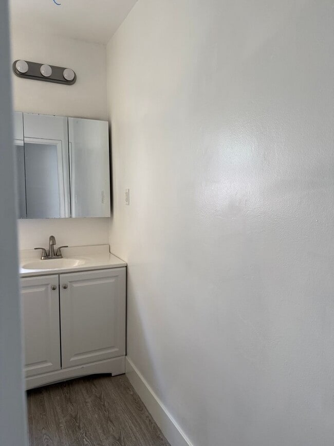 Photo - Van Nuys, 2br -1ba HOME