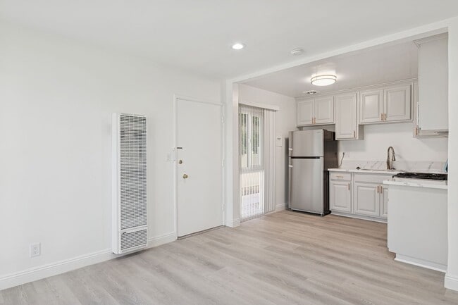 Photo - 337 Rexford Dr Unit 1