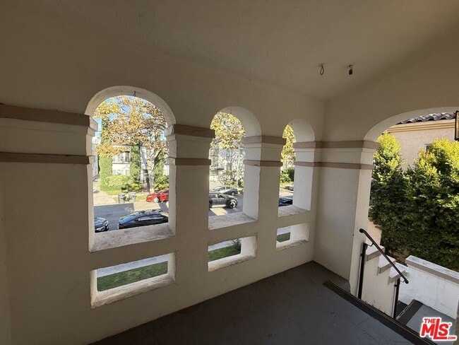 Photo - 211 S Arnaz Dr