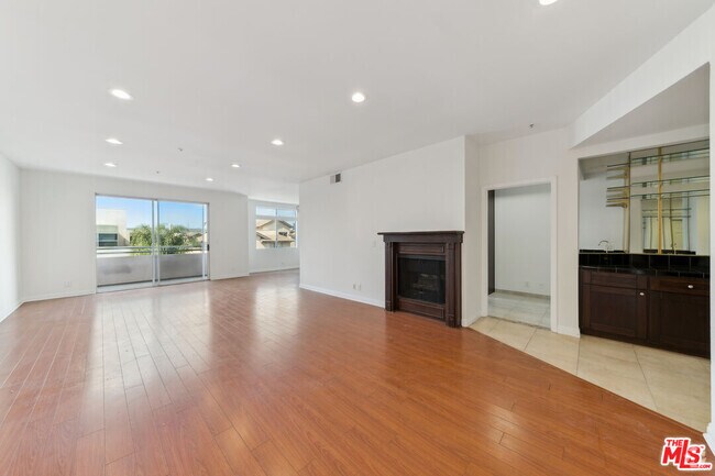 Building Photo - 1508 Greenfield Ave Unit 307 Rental