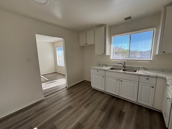 Photo - 1134 E Ave Q