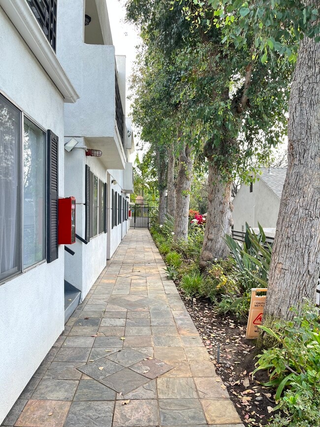 Photo - Chateau Studio Village Apartments