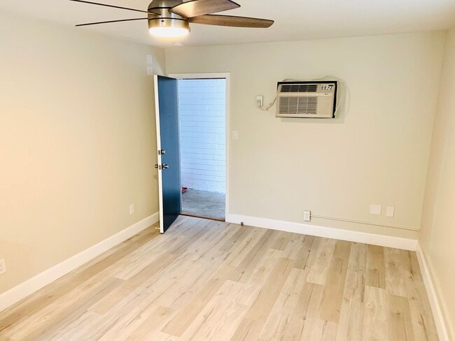 Photo - ONLY $1,550/mo! STUDIO APARTMENT AVAILABLE IN LA JOLLA! Unit 1141 Silverado St #109