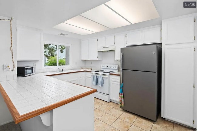 Photo - 1498 Gustavo St