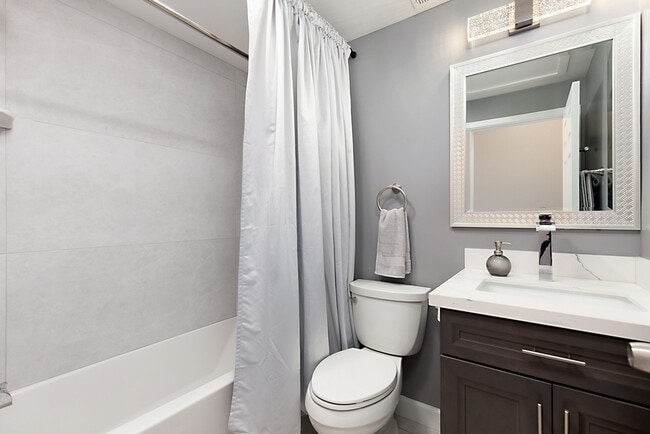 Photo - 1833 Hermes St