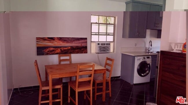 Photo - 1053 S Stanley Ave Unit 2