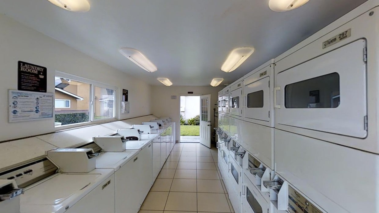 3D Tour - Beach Grove Apartments