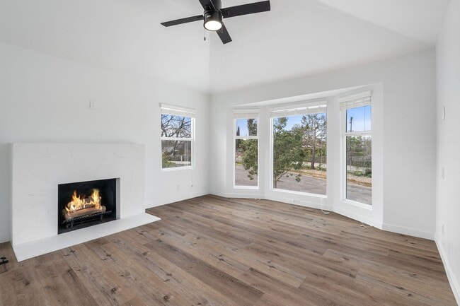 Building Photo - Designer Culver/Fairfax House + Studio | Dog Run & Private Orchard | 3-Car Parking