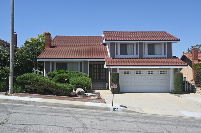 Building Photo - 920 W Adams Ave
