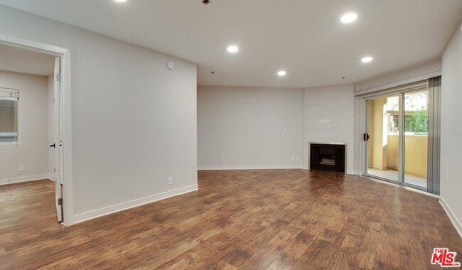 Photo - 7660 Beverly Blvd Unit 322
