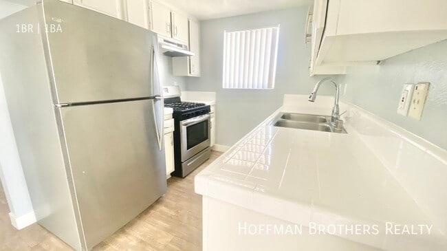 Photo - 662 W 12th St Apartment Unit 104A