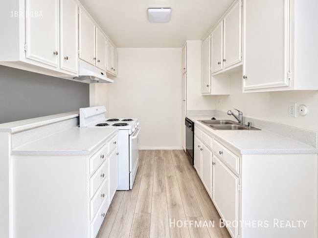 Photo - 3339 S Canfield Ave Unit 211